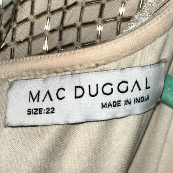 Mac Duggal NWT Beaded Butterfly Sleeve Column Gown. Nude/Silver Sz 22 $698 MSRP - Picture 9 of 13